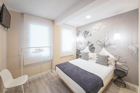 Hostal Plaza Boutique - Solo adultos Bed and Breakfast in Zaragoza