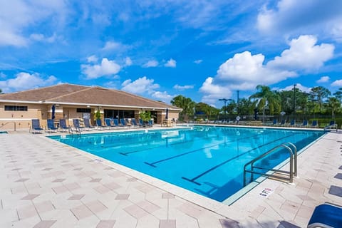Perfectly Perched at Stoneybrook Village, Unit 1416 Eigentumswohnung in Estero