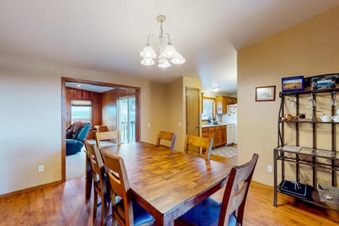 Whitewood Hideaway Maison in North Lawrence