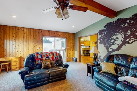 Whitewood Hideaway Maison in North Lawrence