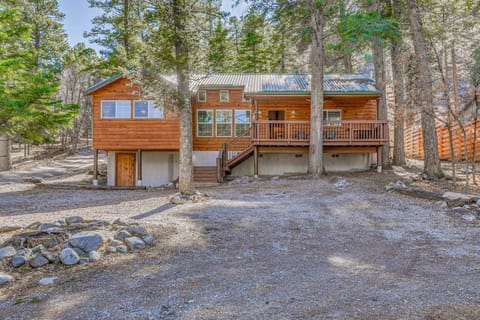 Ruidoso Cabin Private Hot Tub and Woodsy Deck House in Ruidoso