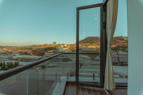 Natural landscape, Balcony/Terrace, Mountain view