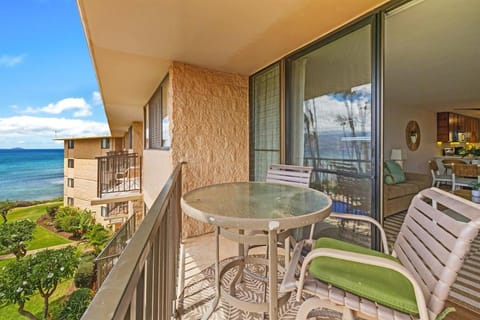 Kanai A Nalu 408 — Top Floor Oceanfront Condo House in Maalaea