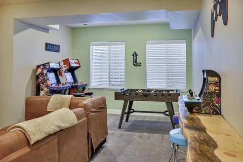 Mtn View Oasis: 5bd - Movie/Game - Golden Tee House in Superior