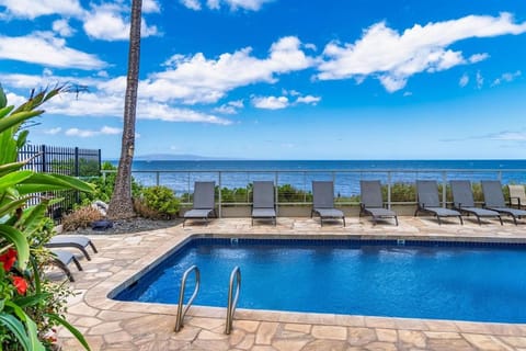 Beachfront Condo—3 bedrooms—Fully Renovated House in Maalaea