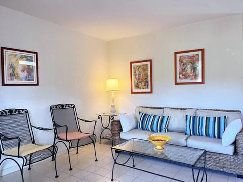 Appartement Le Lavandou, 3 pièces, 5 personnes - FR-1-251-536 Condo in Le Lavandou