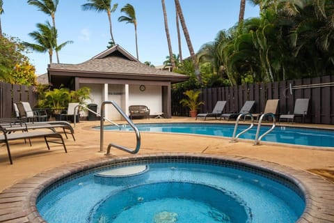 Newly Remodeled Luxury Condo — Sleeps 7 House in Kihei