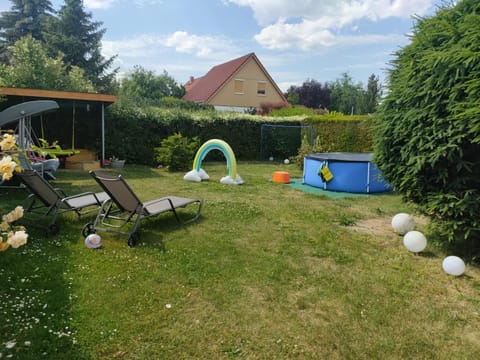 Bungalow mit eigenem Garten und Terrasse Apartment in Leipzig