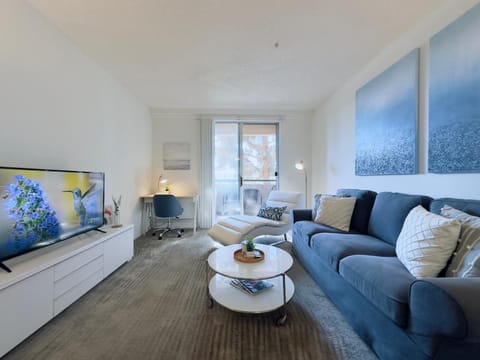 La Jolla UTC Retreat - Close to Beaches, Shopping, Dining, UCSD Apartment in La Jolla