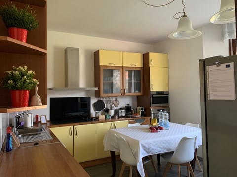 Coffee/tea facilities, dishwasher, minibar, toaster, kitchen