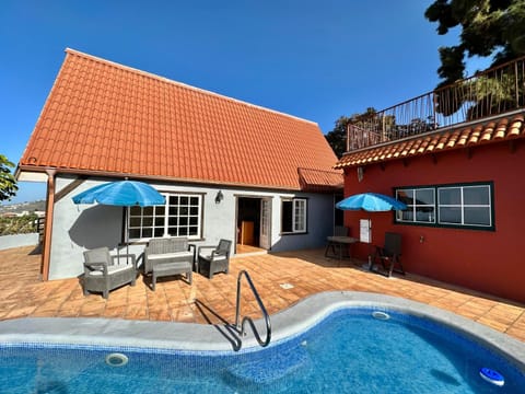 Property building, Balcony/Terrace, Swimming pool