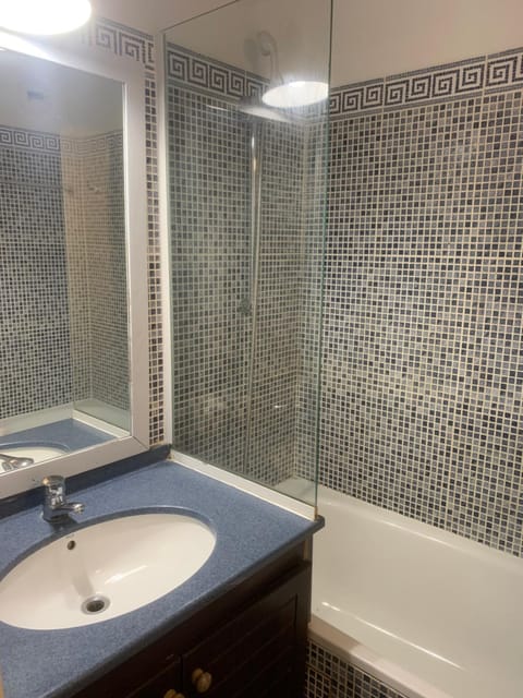 Bord de mer et commerces 588 Apartment in Cannes