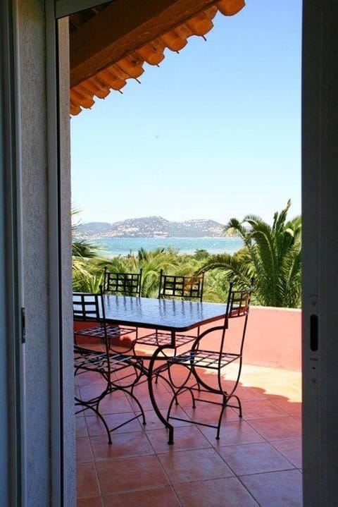 Photo of the whole room, Bedroom, Sea view