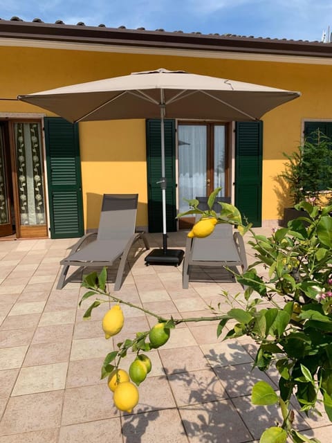 Property building, Balcony/Terrace, sunbed