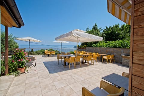 Patio, BBQ facilities, Decorative detail, Communal kitchen, City view, Garden view, Mountain view, Sea view, Street view