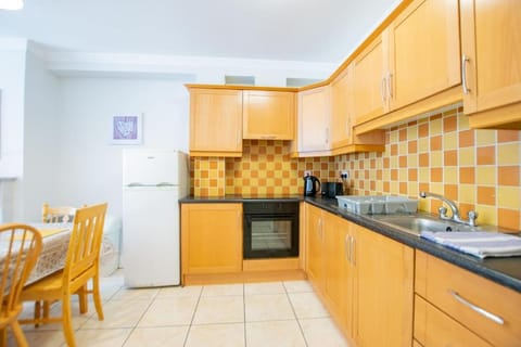 88 - Spacious Townhouse by Shortstays House in Galway