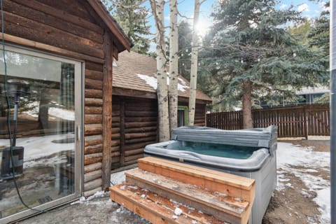 5 Bd Cabin W Private Hot Tub House in Allenspark