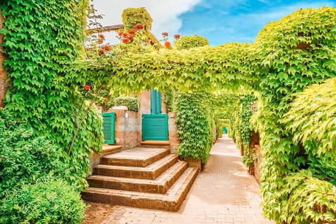 Property building, Natural landscape, Garden view