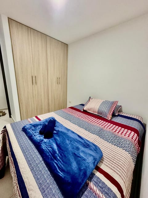 Bedroom, towels