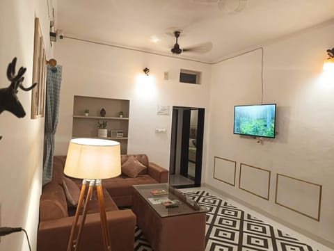 Communal lounge/ TV room, TV and multimedia, Living room, Seating area, Evening entertainment