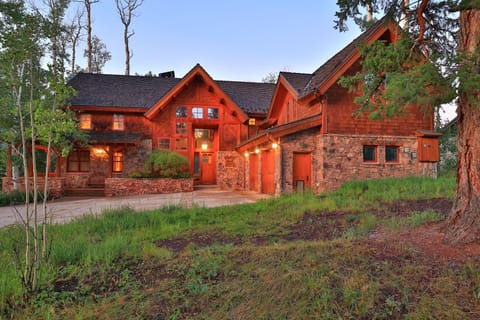 Mountain Village Marvel with Hot Tub and Home Gym! House in Telluride