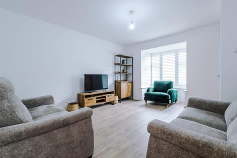 Cozy 1br Home In Vibrant Manchester Free Parking House in Stretford