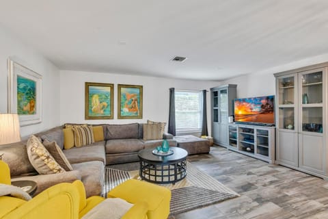 Dream Oasis - Walking Distance to the Beach House in Marco Island