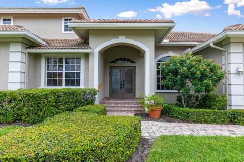 Updated and Luxurious 5BR Waterfront Oasis on Marco Island Casa in Marco Island