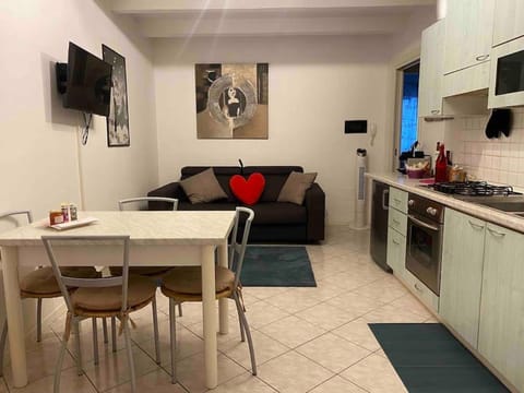 TV and multimedia, Kitchen or kitchenette, Living room, Dining area, Evening entertainment, locker, minibar, oven, pet friendly, stove