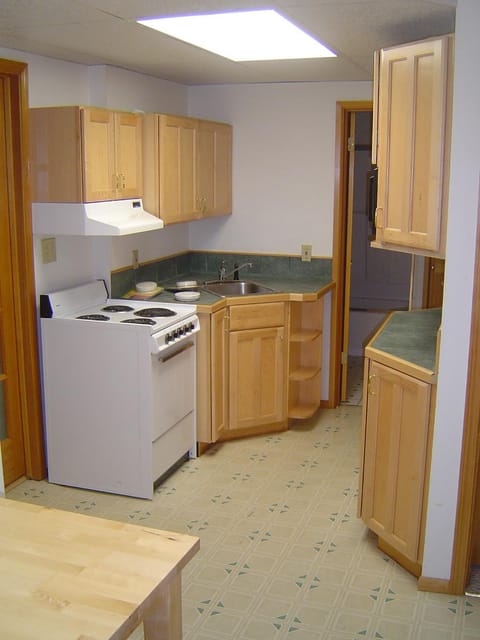 Furnished 1BR Apt with Equipped Office- North Seattle Condo in Lake City
