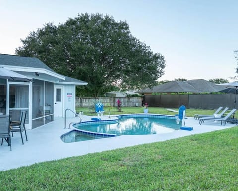 Great Location, 10 Mins to Beach, Vero Pool House House in Indian River