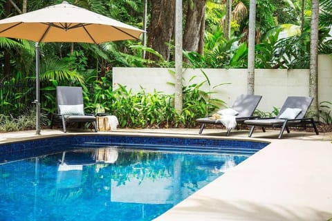 Indirah on the Beach - a spacious Beachfront home House in Port Douglas