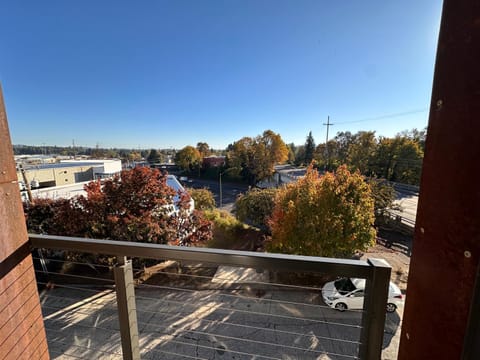Entire 1-Bedroom Apartment In Downtown Portland Condo in Sellwood - Moreland