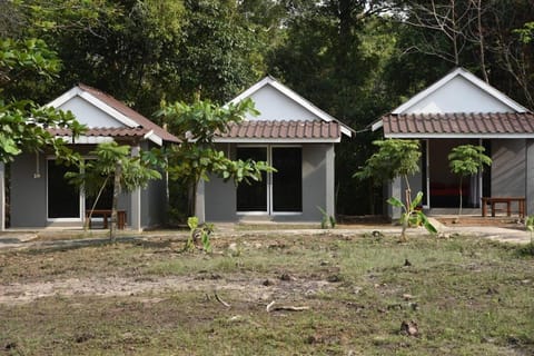 Big Head Bungalows Bed and Breakfast in Sihanoukville