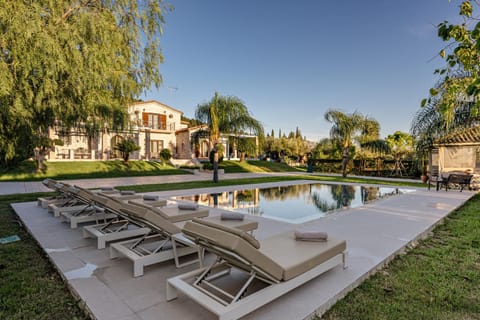 Pool view, Swimming pool, sunbed