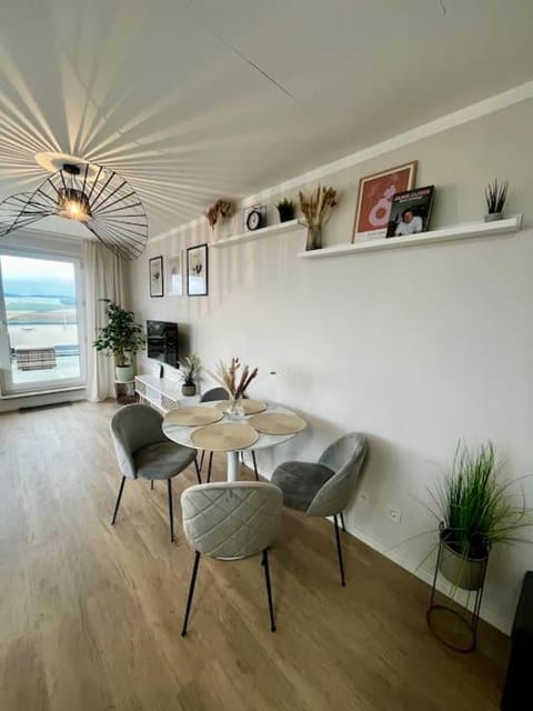 Charmante Penthouse - Nahe Badewelt - Hoffenheim Stadion Condo in Sinsheim