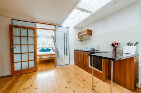 Light and airy with parking nearby Apartment in Bath