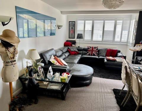 Central Hove Large 2 bedroom Private residence with Beach Hut Apartment in Hove