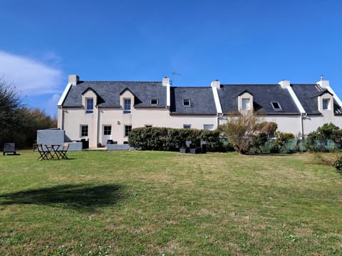 Property building, Spring, Day, Natural landscape, Garden, Garden view