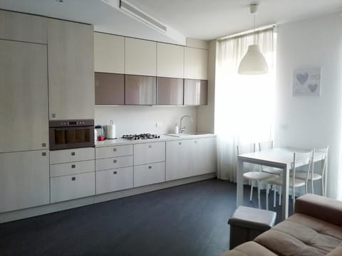 Dining area, kitchen