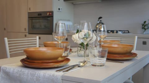 Dining area, kitchen