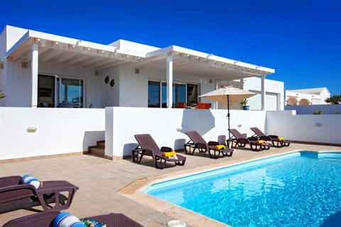 Pool view, Swimming pool, sunbed