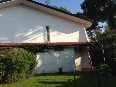 Holiday home Villetta Cinquale Maison in Province of Massa and Carrara