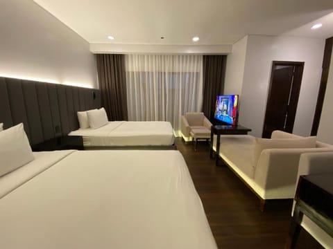 Communal lounge/ TV room, Bed, TV and multimedia, Photo of the whole room, Bedroom, hair dresser