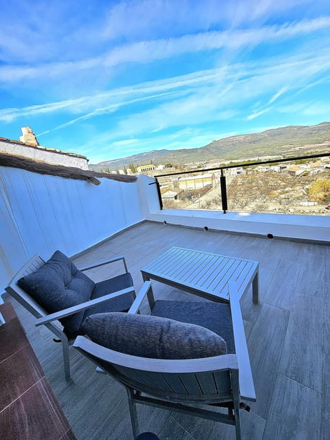 View (from property/room), Balcony/Terrace, Mountain view