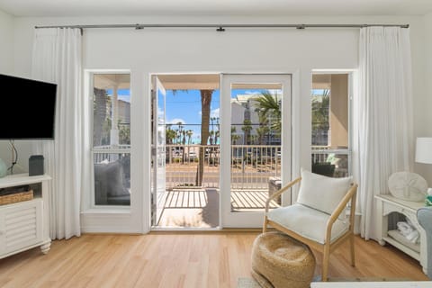 Patio, TV and multimedia, View (from property/room), Balcony/Terrace, Seating area