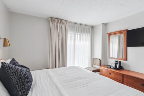 Cape Suites Room 3 - Free Parking! Hotel Room Hotel in Rehoboth Beach