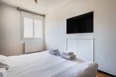 Modern spacious apartment just outside Paris Apartment in Levallois-Perret