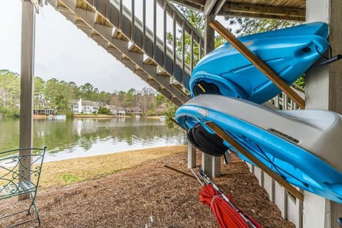 Lakefront Treehouse Country House in Pinehurst