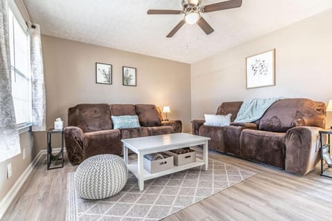 Fayetteville Home Away from Home, Pet Friendly Casa in Fayetteville